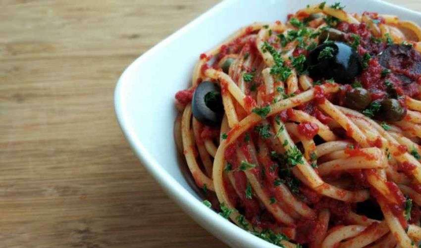 Spaghetti tonno capperi olive: ricetta semplice, veloce e facile