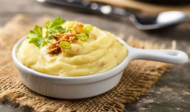 Purè di patate: ricetta facile con patate burro latte e parmigiano