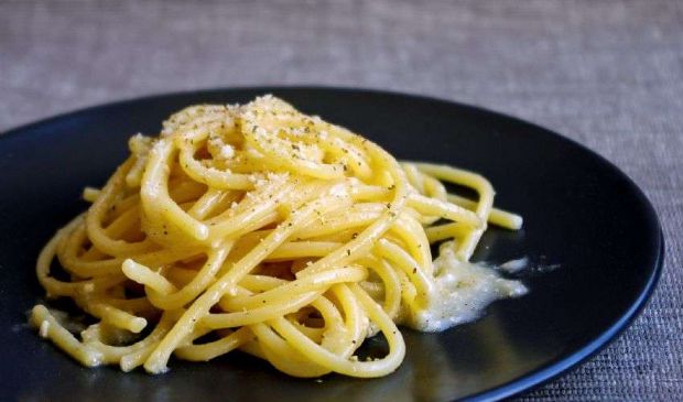 Spaghetti Cacio e Pepe: ricetta originale pecorino romano e pepe nero