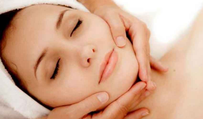 Peeling Viso Corpo: acido glicolico e mandelico contro acne rughe
