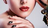 Unghie estate 2020 Glass nail art: come si fa effetto vetro e gioiello