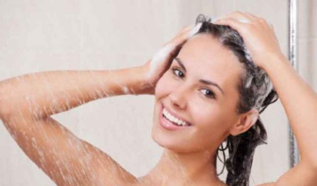 Shampoo antiforfora: cos'è come funziona forfora secca e grassa