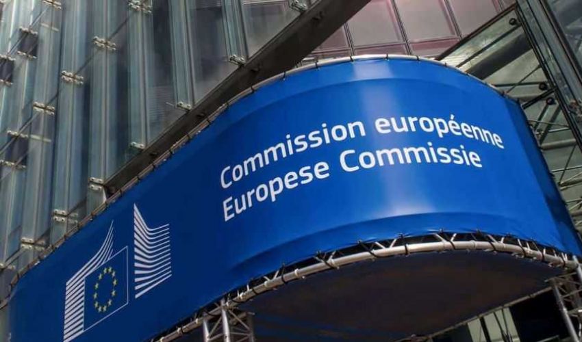 Bruxelles dà il via libera con riserve alla Finanziaria italiana