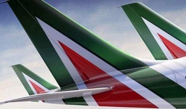 Alitalia: il nuovo piano industriale riduce gli aerei e i dipendenti