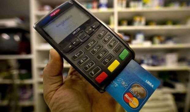 Piano cashless: stop commissioni pagamenti carte e bancomat fino a 5€