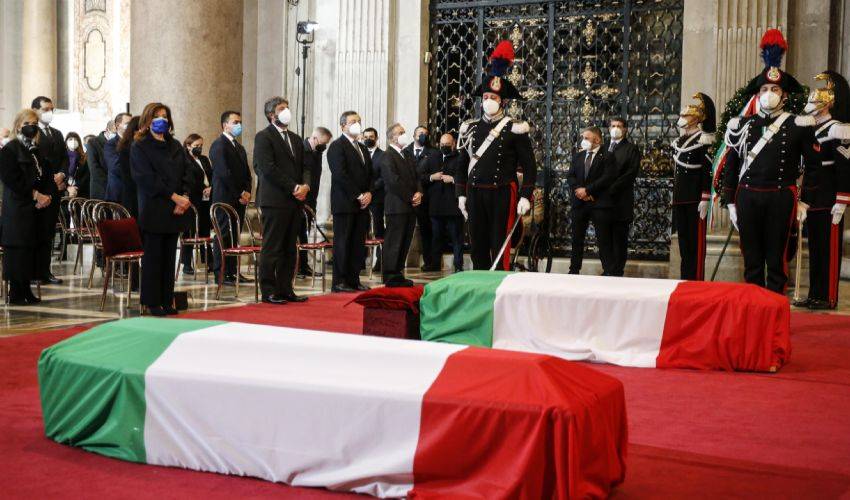 Funerali di Stato per Attanasio e Iacovacci: l’addio tra gli applausi
