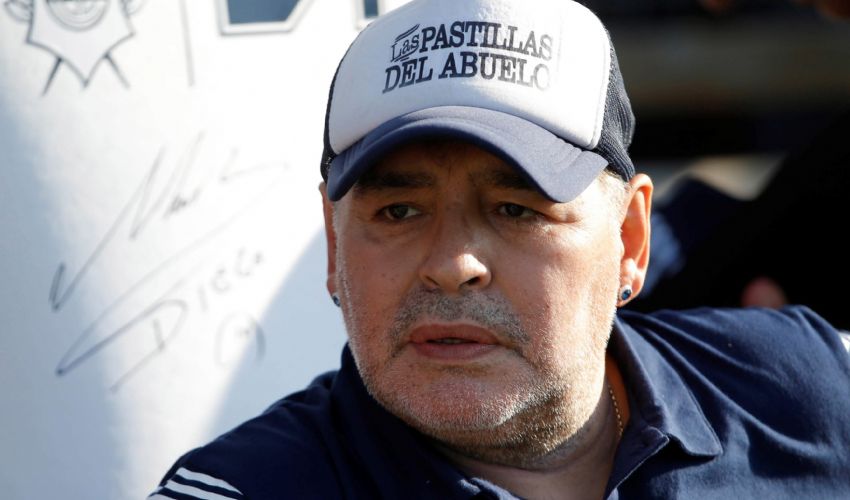Maradona, 11 figli a caccia dell'eredità. Inizia la battaglia