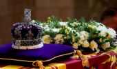 L’ultimo addio alla regina Elisabetta II. Le lacrime di re Carlo III
