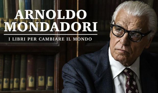 “Arnoldo Mondadori”, il docufilm con Michele Placido stasera su Rai 1