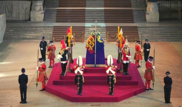 Oggi i funerali solenni della regina Elisabetta II, il programma