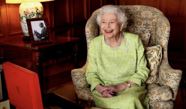 Elisabetta II farà la “pendolare” tra Windsor e Buckingham Palace