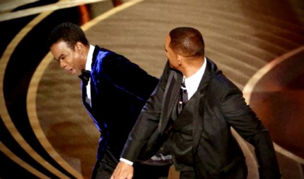 Will Smith si dimette dall’Academy dopo lo schiaffo a Chris Rock
