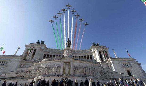Frecce Tricolori e “Abbraccio all'Italia”. L’intervista al Com. Farina