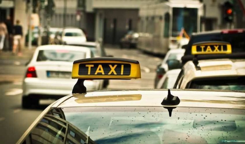 Carenza taxi, scontro tra Comuni e governo sul decreto. Le critiche