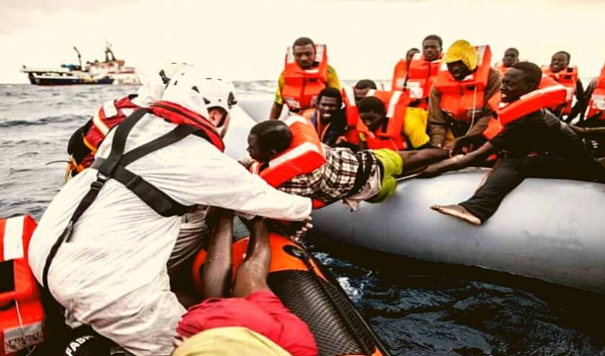 Migranti, è record per numero di soccorsi e sbarchi. Arriva la stretta