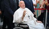 Papa Francesco dimesso dal Gemelli: “Sto bene. Sono ancora vivo”