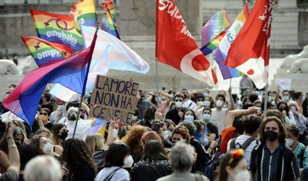 Giornata contro l’omofobia. Bassetti (Cei): “Correggere la legge“