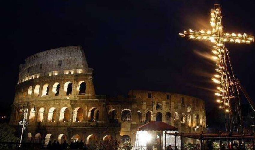 Via Crucis al Colosseo con Papa Francesco: orari e dove vederla in tv
