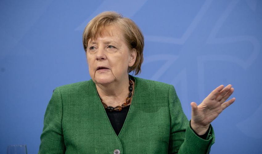 Germania in lockdown, Angela Merkel: “Abbiamo una nuova pandemia”