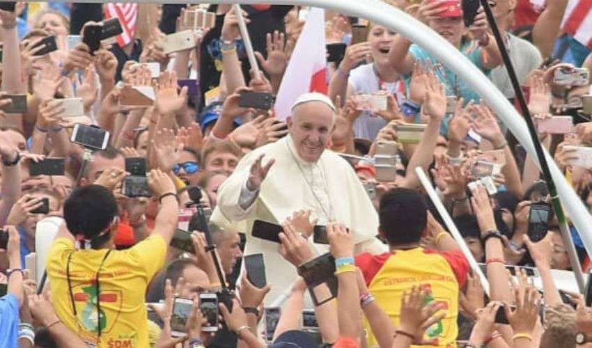 Lisbona, un milione e mezzo di giovani alla veglia con Papa Francesco
