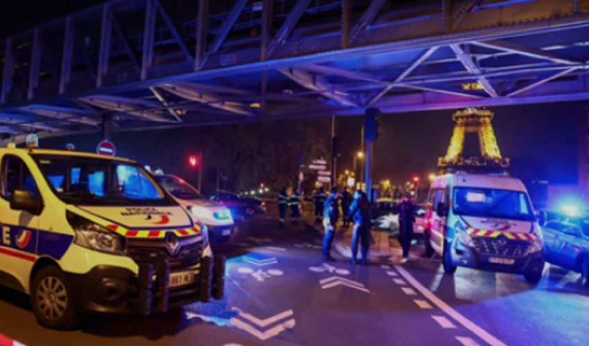 Cresce l’allarme a Parigi, ucciso un turista e ferite due persone