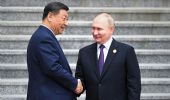Putin e Xi Jinping: storica stretta di mano in piazza Tienanmen 