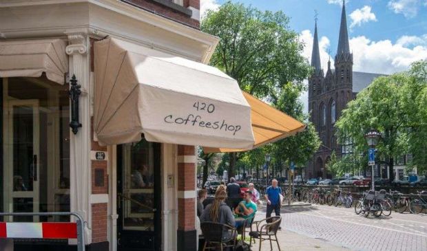 Amsterdam, coffee shop vietati agli stranieri dal 2022. La proposta