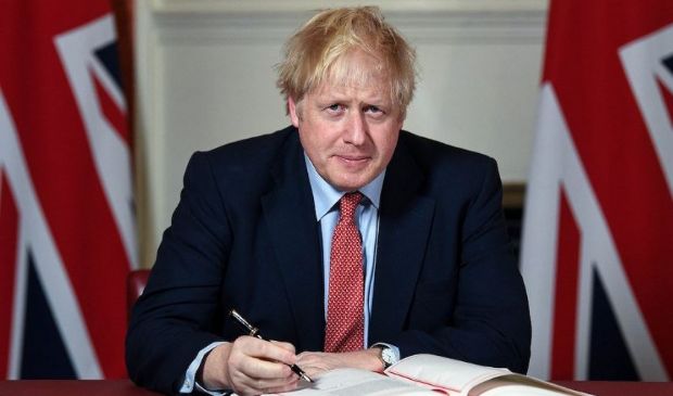 Boris Johnson “graziato” dal voto di sfiducia: resta premier 