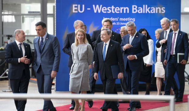 Consiglio Ue: sì alla candidatura di Ucraina e Moldavia, c’è Zelensky