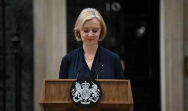 Le dimissioni di Liz Truss: Regno Unito nel caos, tra meme e politica