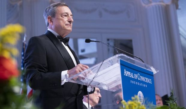 Draghi negli Usa è “Statista dell’anno”: “Al mondo serve coraggio”