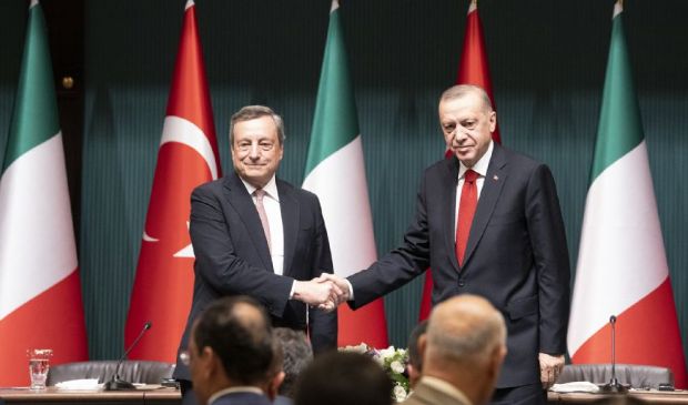 Italia-Turchia: una nuova alleanza. Draghi firma 9 nuovi accordi