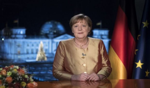La fine dell’era Merkel. Il saluto: “Combattere per la democrazia”
