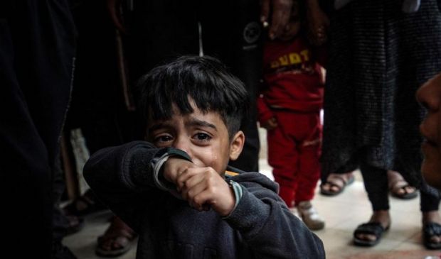 Gaza, il dramma senza fine: oltre 21 mila morti, fame e minacce