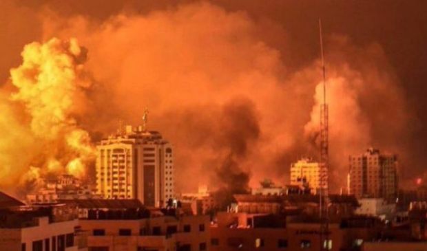 Inferno a Gaza, Israele intensifica i raid e blocca le comunicazioni