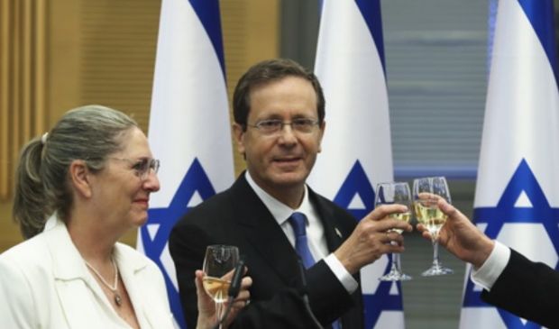 Israele, nasce il governo anti-Netanyahu. Herzog nuovo Presidente