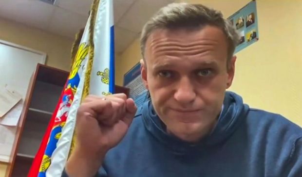 Navalny dal carcere incita a manifestazioni di piazza. Cosa rischia