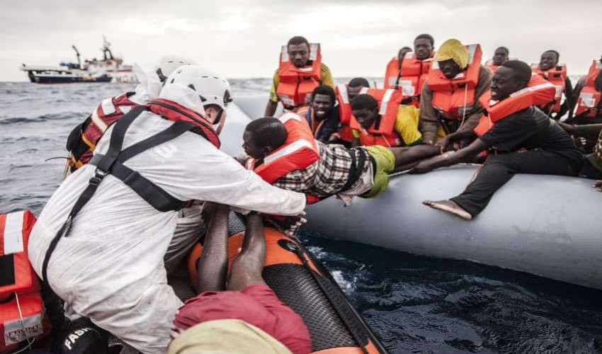 Sbarchi nel Mediterraneo e ricollocamento migranti: cosa fa l’Europa