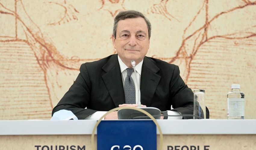 Draghi: “Prenotate le vacanze in Italia.” Da metà maggio il Green Pass