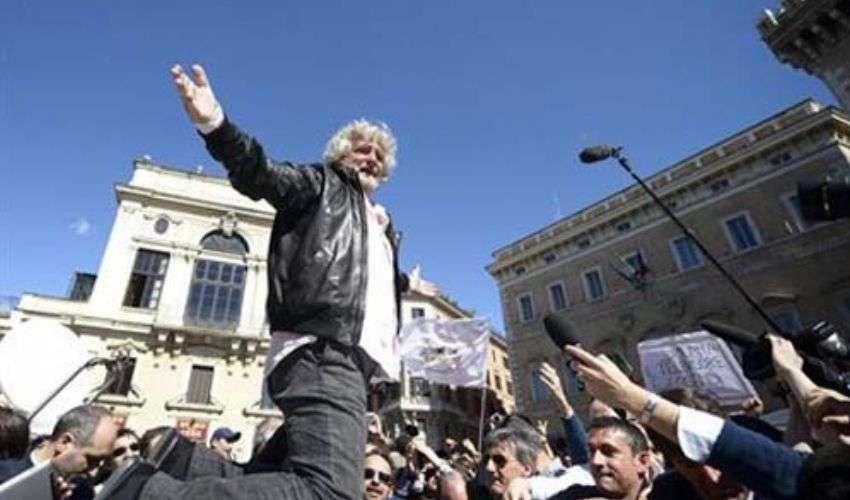 Beppe Grillo e la storica manifestazione a Roma dopo le Quirinarie