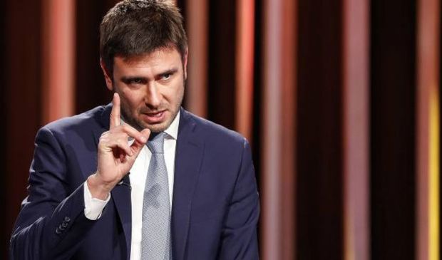 Crisi di governo, Di Battista contro Renzi: “Che squallore”.