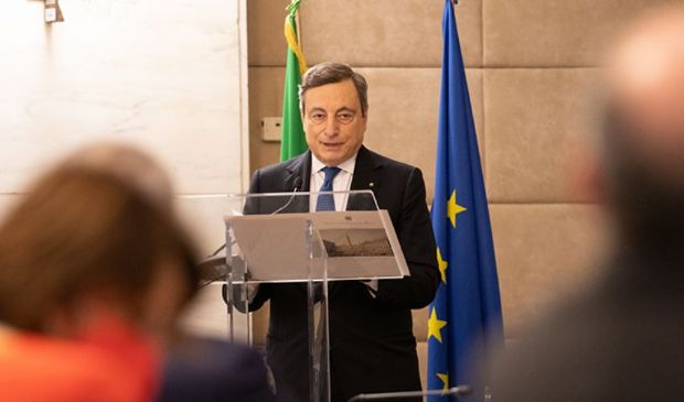 Draghi: “Omicron ci obbliga alla massima cautela per i prossimi mesi”