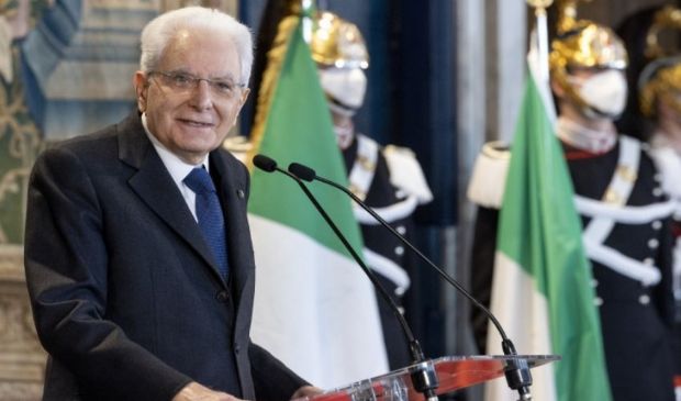 Mattarella: “Tricolore simbolo di unità e indivisibilità del Paese”