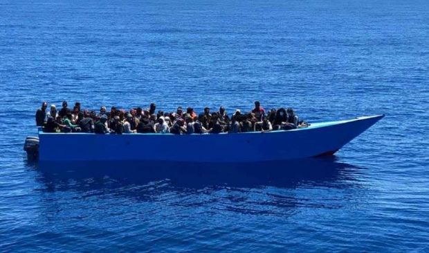 Sbarchi migranti e Cabina regia: oltre 2mila in 24 ore a Lampedusa