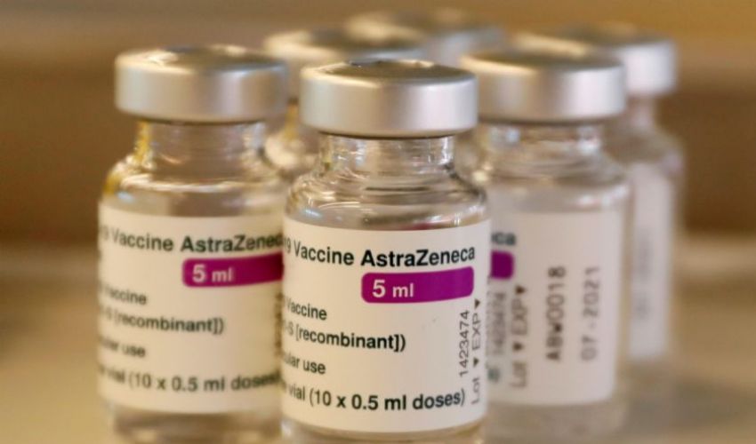 Vaccini, Cts: AstraZeneca solo a over 60. Seconda dose Pzifer-Moderna