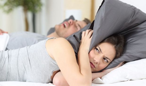Apnee notturne: cosa sono cause disturbo ostruttivo del sonno e rimedi