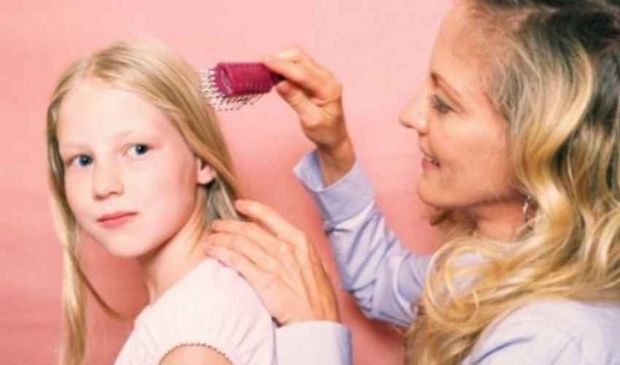Pidocchi capelli: cause e rimedi contro pediculosi e lendini