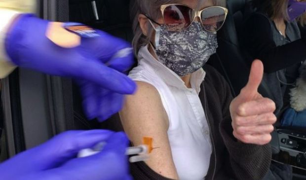 Jane Fonda, 83 anni: “Sono stata vaccinata oggi! Yay. Non fa male”