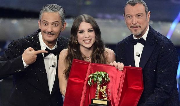 Sanremo 2024: Angelina Mango trionfa, le gag e il televoto in tilt