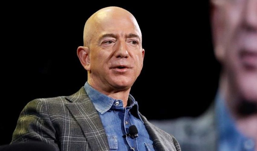Jeff Bezos “lascia” la guida di Amazon: a cosa si dedicherà adesso